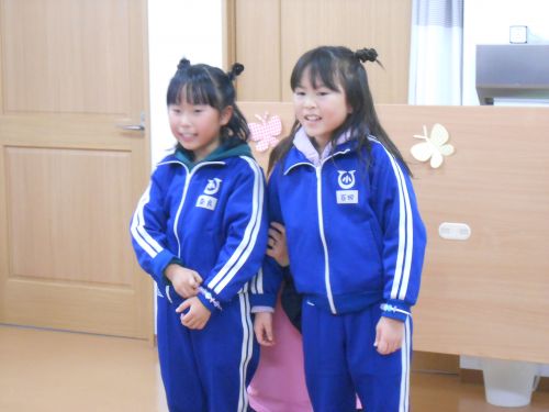 広田小学校の可愛い女の子2人が歌とダンスを披露してくれました!